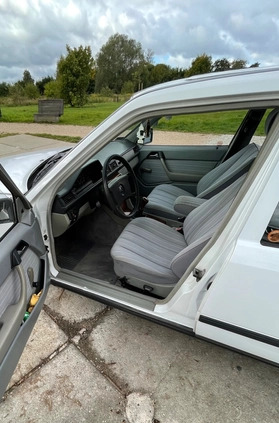 Mercedes-Benz Klasa E cena 11500 przebieg: 348920, rok produkcji 1988 z Olecko małe 497